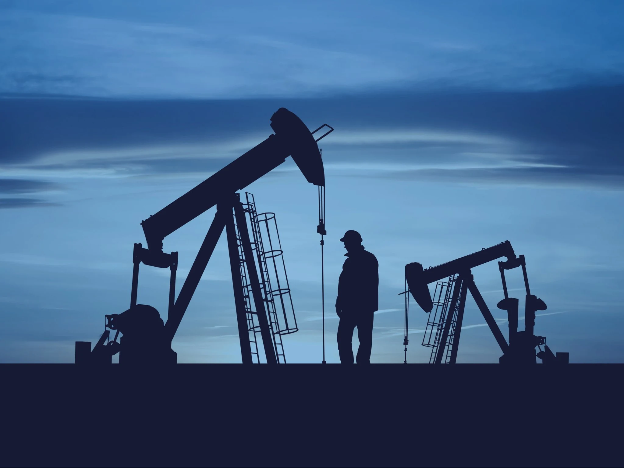 Bombas de petróleo ao entardecer
