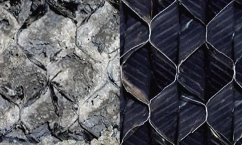 Comparativo antes e depois: enchimento de torre de resfriamento com incrustação severa à esquerda e totalmente limpo à direita