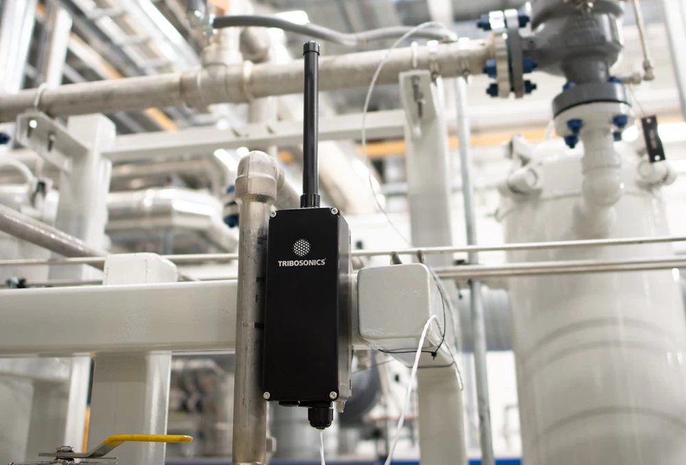 Unidade AcoustoSENSE instalada em planta industrial de processo